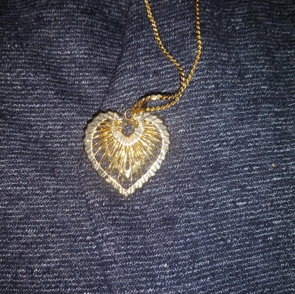 Vintage Gold Tone Wired Double Heart Pendant - Picture 5 of 8